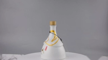 Maßgeschneiderte 500-ml-Keramikflasche mit unregelmäßiger Form für Spirituosen
