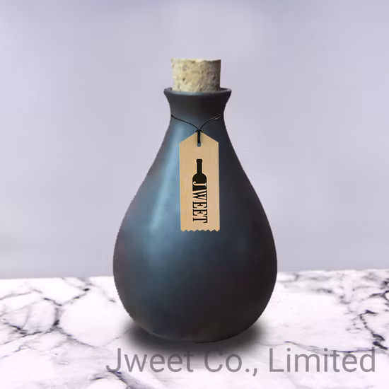 China Großhandel unregelmäßige Form wunderbare schwarze Keramik-Likörflasche